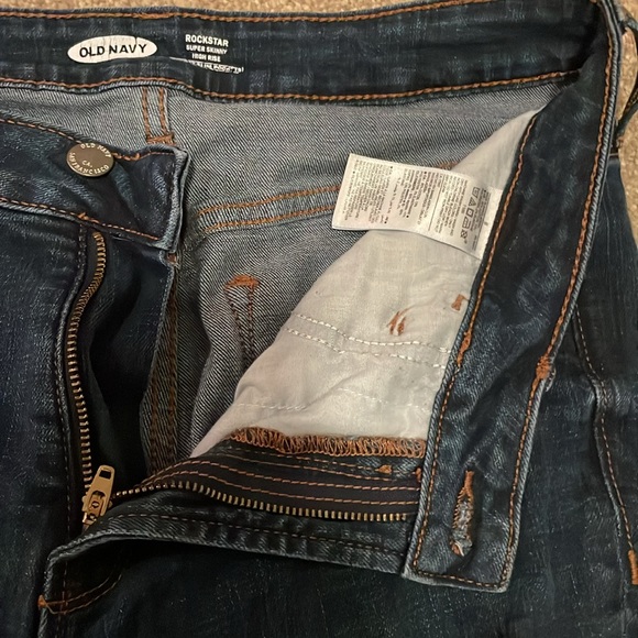 Size 8 - Old Navy Rockstar High Rise Skinny Jeans - Picture 2 of 3